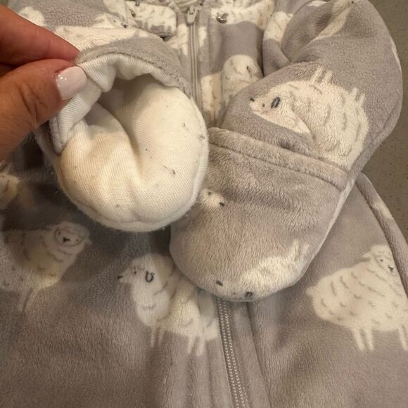 Carter's Snowsuit 6 months - Picture 4 of 7